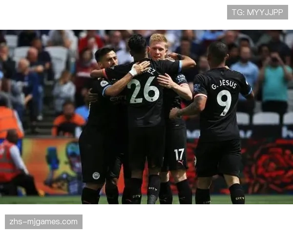 焦点瞬间：斯托克利公园VAR中心，裁判组在重大判罚前与系统供应商的技术支持会议